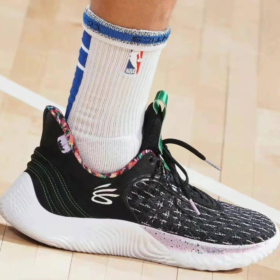 里程碑夜尼斯完成体检，NBA常规赛赛前刷纪录，压力陡增，训练强度明显提升的简单介绍