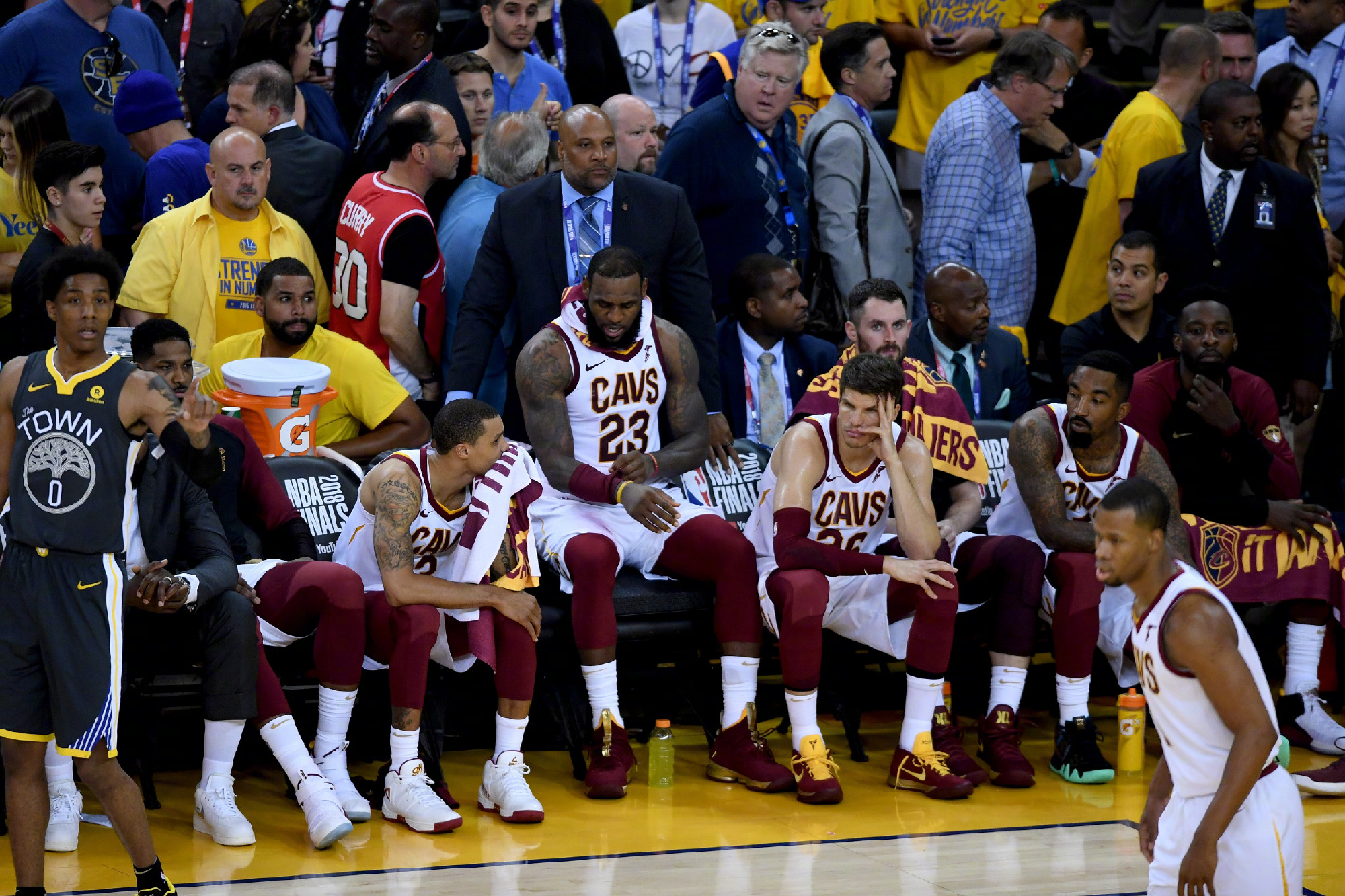 包含赛后NBA常规赛传出新动向，AC米兰扳平良机，管理层表态：目标明确，赛季目标并未改变的词条