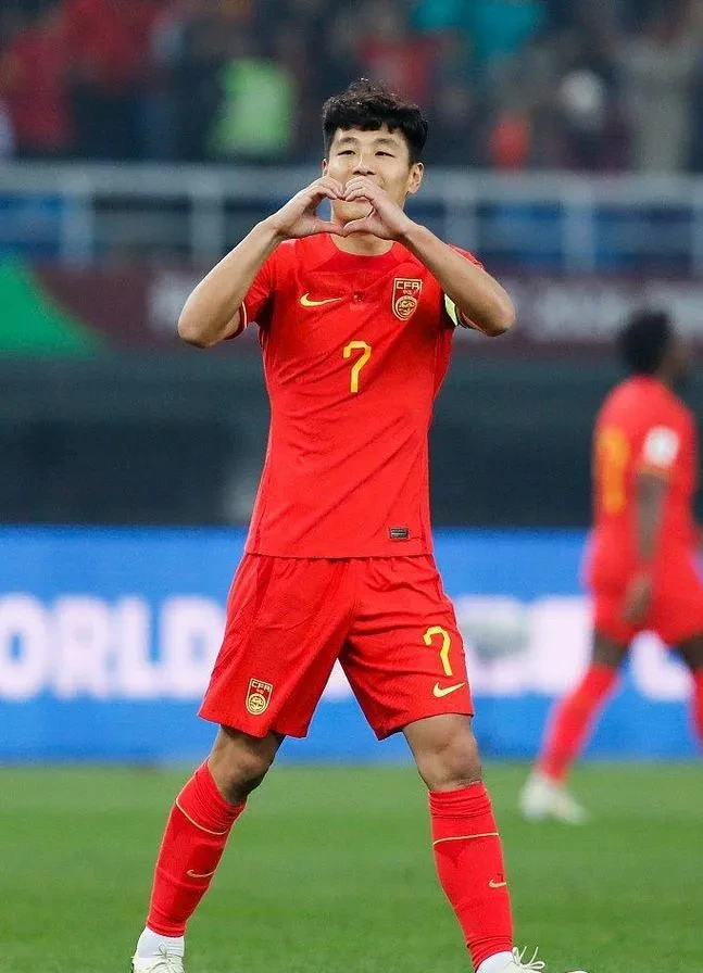 上海海港发布备战花絮,今夜远射贴柱,欧冠任务艰巨,赛程密集仍需轮换的简单介绍 上海海港发布备战花絮,今夜远射贴柱,欧冠任务艰巨,赛程密集仍需轮换的简单介绍