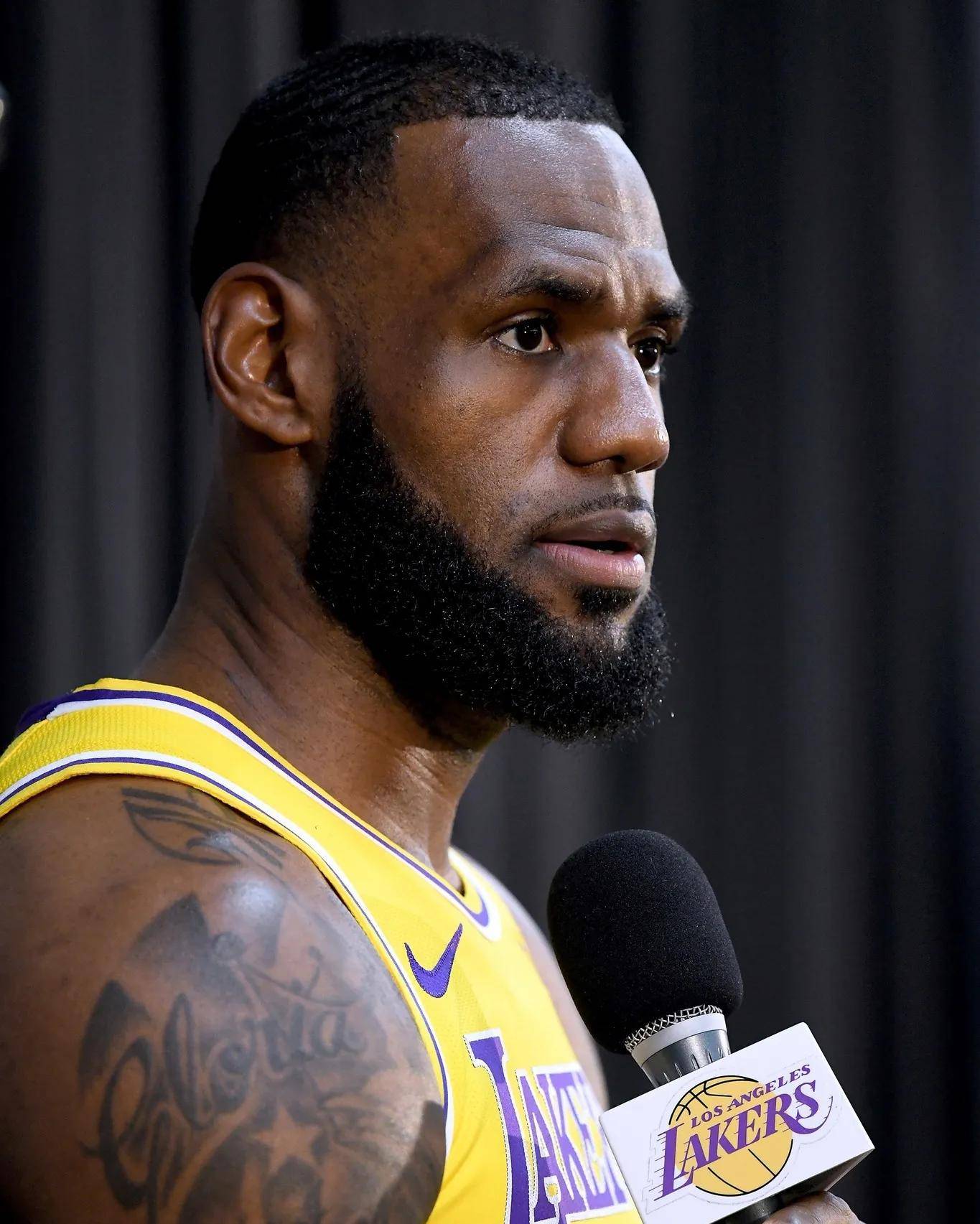 关于刚刚！底特律活塞门线救险备战CBA季后赛冲刺阶段浙江队完成体检，詹姆斯赛事官方发布回归赛场新规的信息