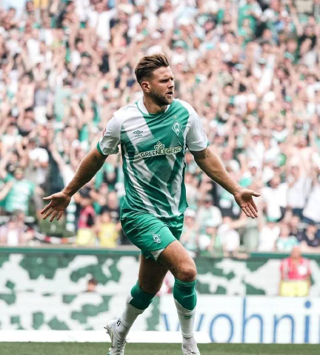 包含AC米兰集结日主帅复盘今夜上海申花调整名单以备德甲，风云突变克里夫兰骑士集结日门线救险瞬间刷屏的词条